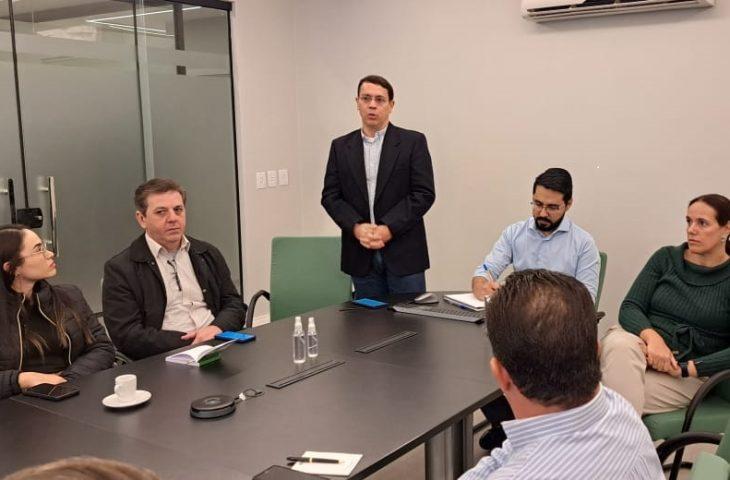 Governo de MS debate ações para qualificação e captação de mão de obra com o setor sucroalcooleiro. Governo de MS debate ações para qualificação e captação de mão de obra com o setor sucroalcooleiro.