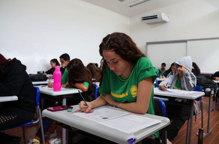 Inscrições para bolsas em pesquisa científica e tecnológica no Ensino Médio vão até o dia 6. Inscrições para bolsas em pesquisa científica e tecnológica no Ensino Médio vão até o dia 6.