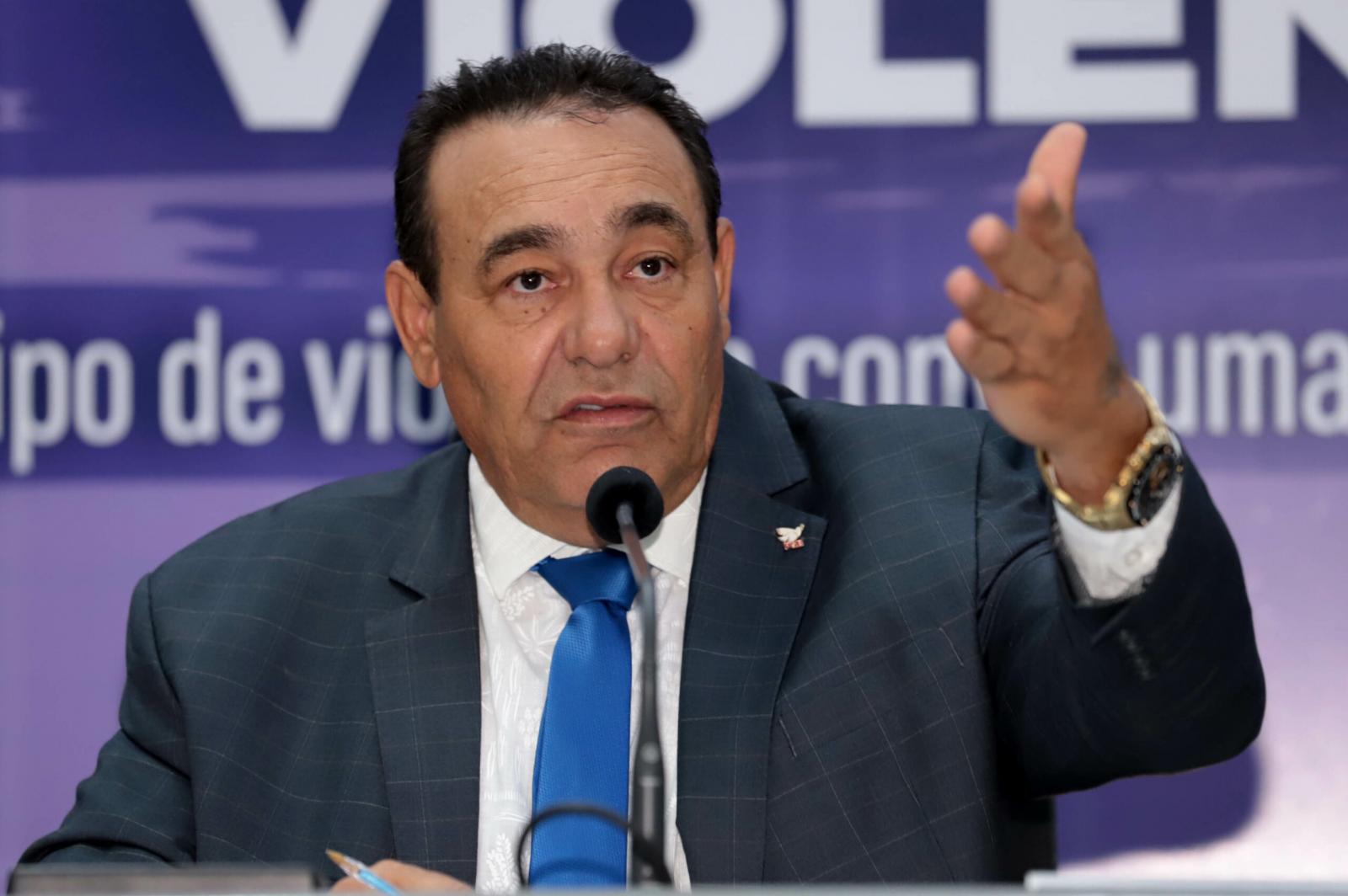 O presidente da câmara  municipal Carlão apela à presidência do TJ para recuperar aumento de 20% na verba indenizatória. O presidente da câmara  municipal Carlão apela à presidência do TJ para recuperar aumento de 20% na verba indenizatória.