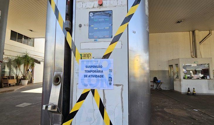 Procon de MS e Delegacia do Consumidor fecham posto que fraudava abastecimento com GNV. Procon de MS e Delegacia do Consumidor fecham posto que fraudava abastecimento com GNV.