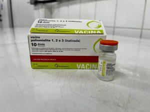 MS inicia logística para recolhimento da ‘gotinha da pólio’; imunização contra a doença passa a ser injetável. MS inicia logística para recolhimento da ‘gotinha da pólio’; imunização contra a doença passa a ser injetável.