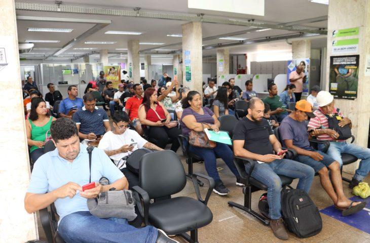 Equipes de RH contratam funcionários no Feirão da Empregabilidade da Funtrab na terça. Equipes de RH contratam funcionários no Feirão da Empregabilidade da Funtrab na terça.