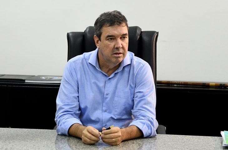 O Governador Eduardo Riedel desconversa, mas não descarta seguir  Reinaldo Azambuja para o PL em 2025. O Governador Eduardo Riedel desconversa, mas não descarta seguir  Reinaldo Azambuja para o PL em 2025.