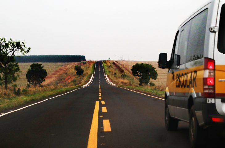 Obras em rodovias estaduais facilitam acesso, levam desenvolvimento e transformam a vida das pessoas. Obras em rodovias estaduais facilitam acesso, levam desenvolvimento e transformam a vida das pessoas.
