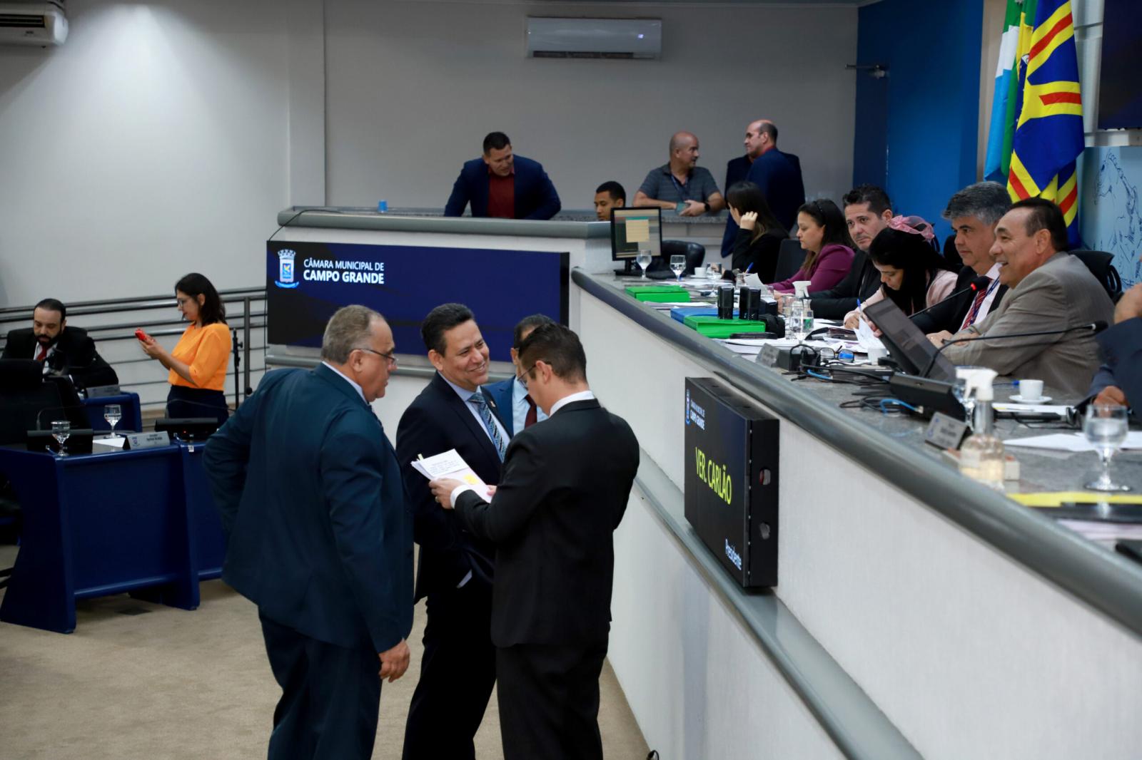 Vereadores analisam quatro projetos na sessão desta terça-feira.