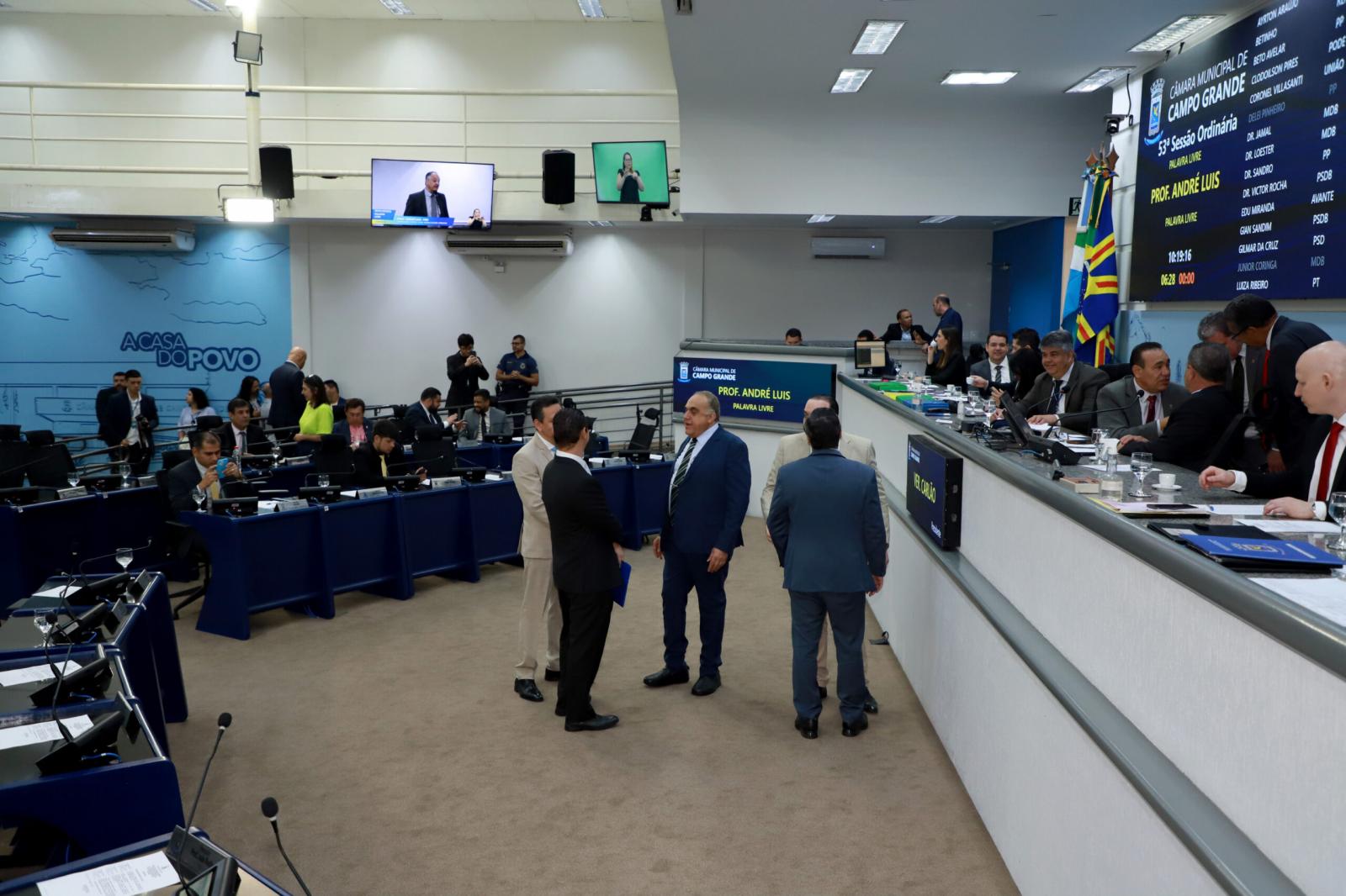 Vereadores analisam veto parcial à LDO e ofício na sessão desta terça-feira.