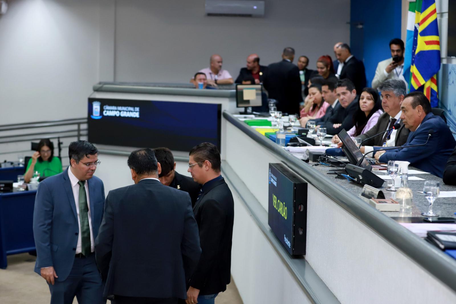 Vereadores votam três projetos na sessão desta quinta-feira.