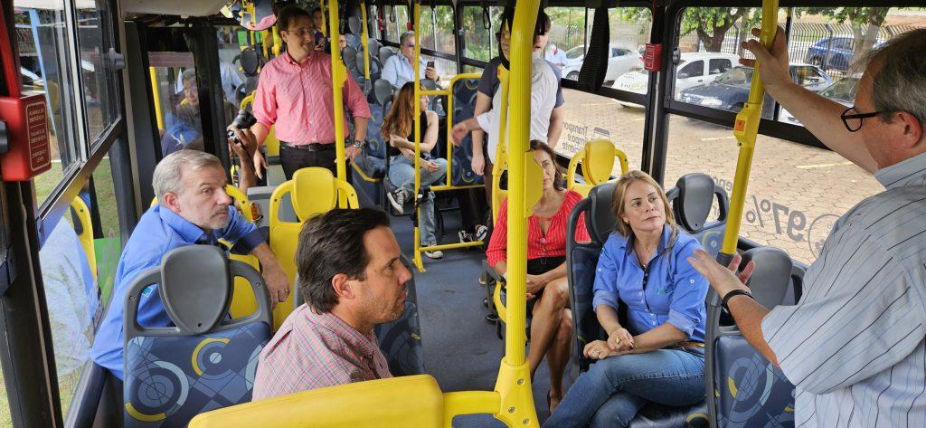 Governo do Estado firma parcerias e ônibus movido 100% a GNV começa a ser testado em MS.