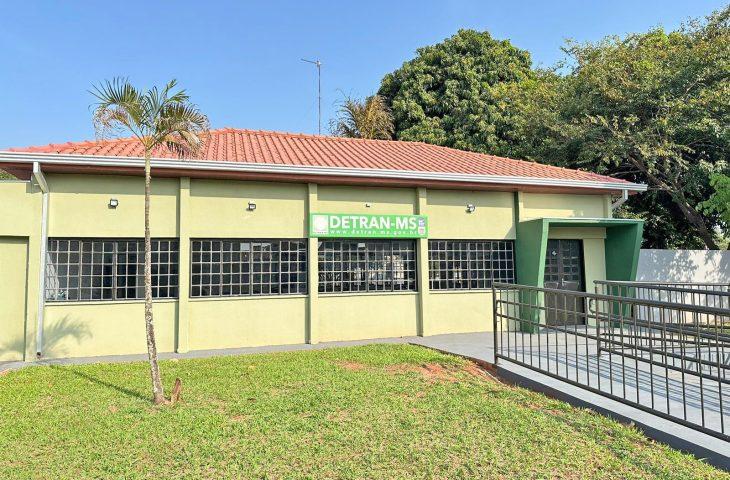 Detran-MS conclui obra na agência de Naviraí e atendimentos no espaço reformado começam na sexta-feira. Detran-MS conclui obra na agência de Naviraí e atendimentos no espaço reformado começam na sexta-feira.
