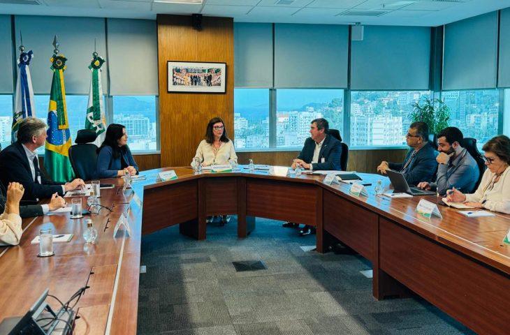Governo de MS acompanha cronograma da UFN3, e Petrobras deve anunciar em breve os próximos passos da fábrica. Governo de MS acompanha cronograma da UFN3, e Petrobras deve anunciar em breve os próximos passos da fábrica.