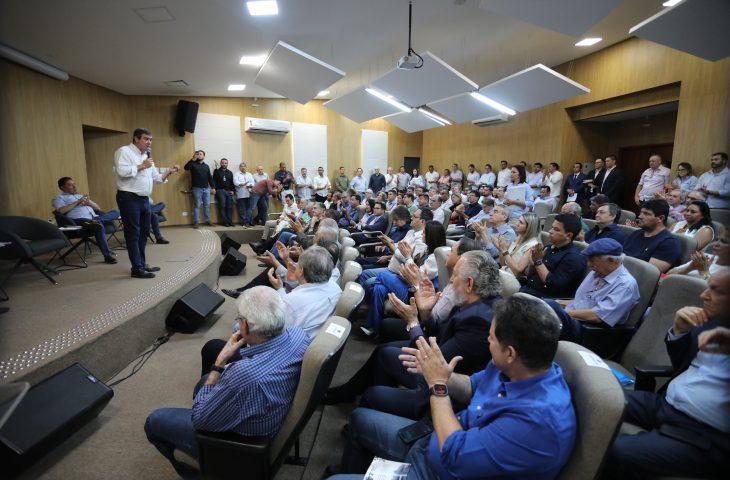 Governo de MS recebe prefeitos eleitos e reafirma parceria para levar investimentos aos municípios. Governo de MS recebe prefeitos eleitos e reafirma parceria para levar investimentos aos municípios.