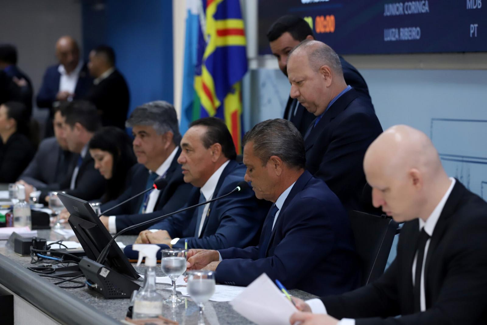 Presidente Carlão destaca aprovação do Refis com descontos em juros e multas para contribuintes em atraso.