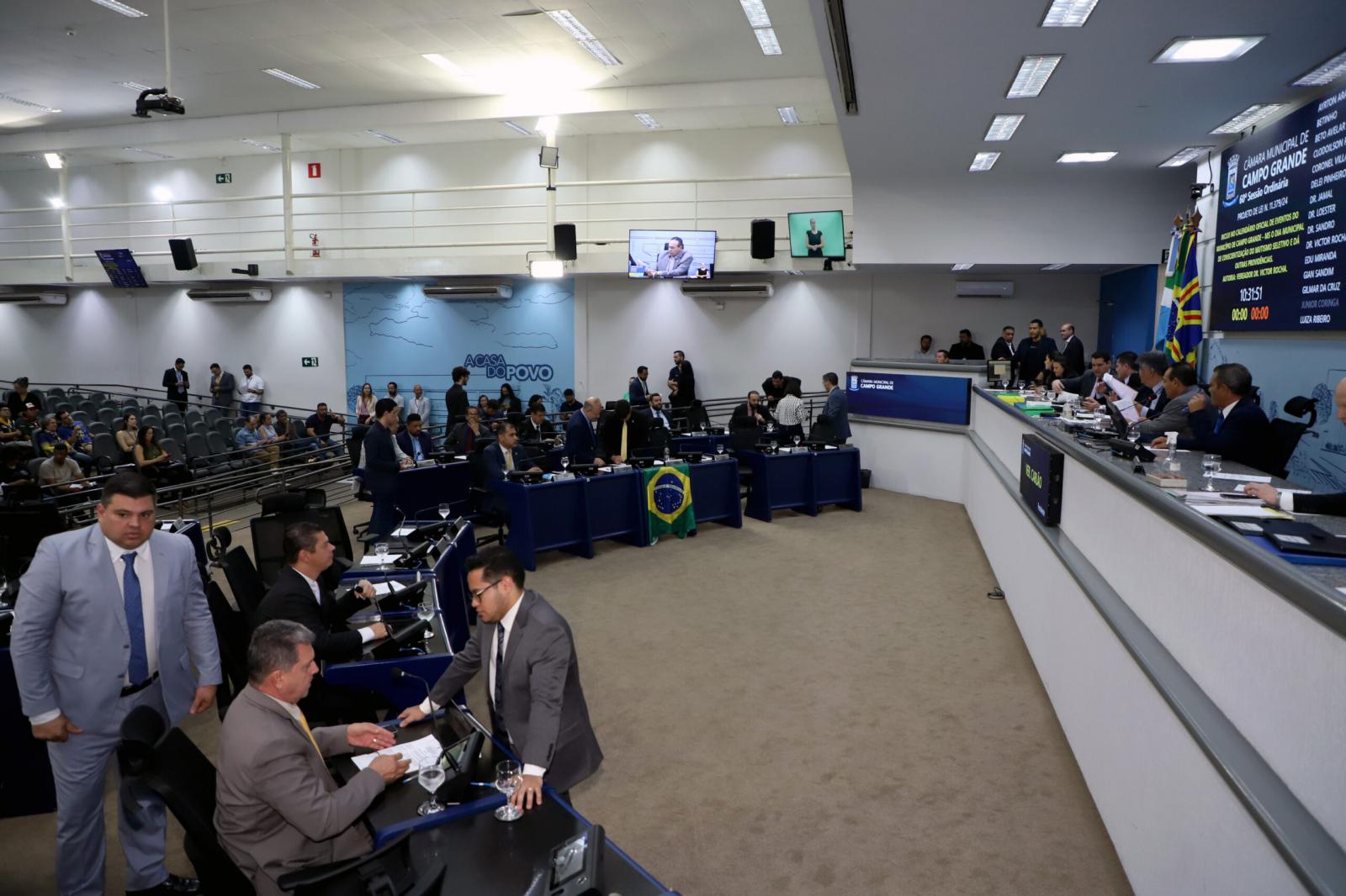 Vereadores aprovam três projetos na sessão desta terça-feira.