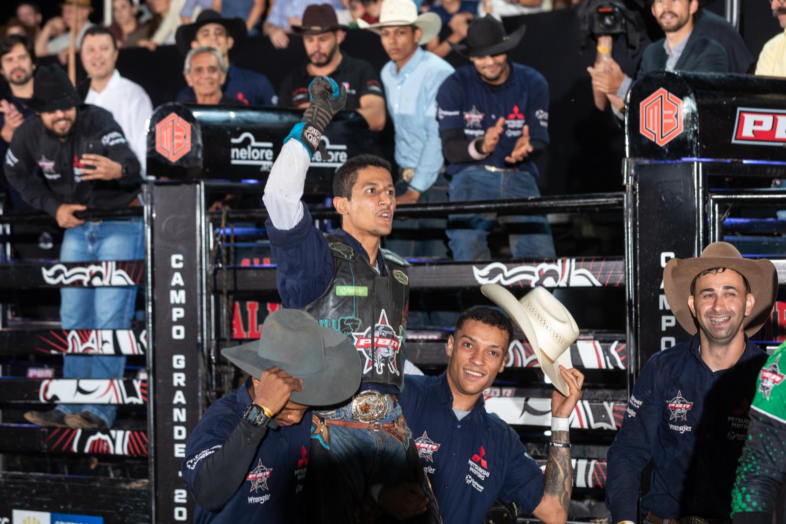 GUSTAVO LUIZ CONQUISTA PRIMEIRO TÍTULO PELA PBR EM CAMPO GRANDE. GUSTAVO LUIZ CONQUISTA PRIMEIRO TÍTULO PELA PBR EM CAMPO GRANDE.