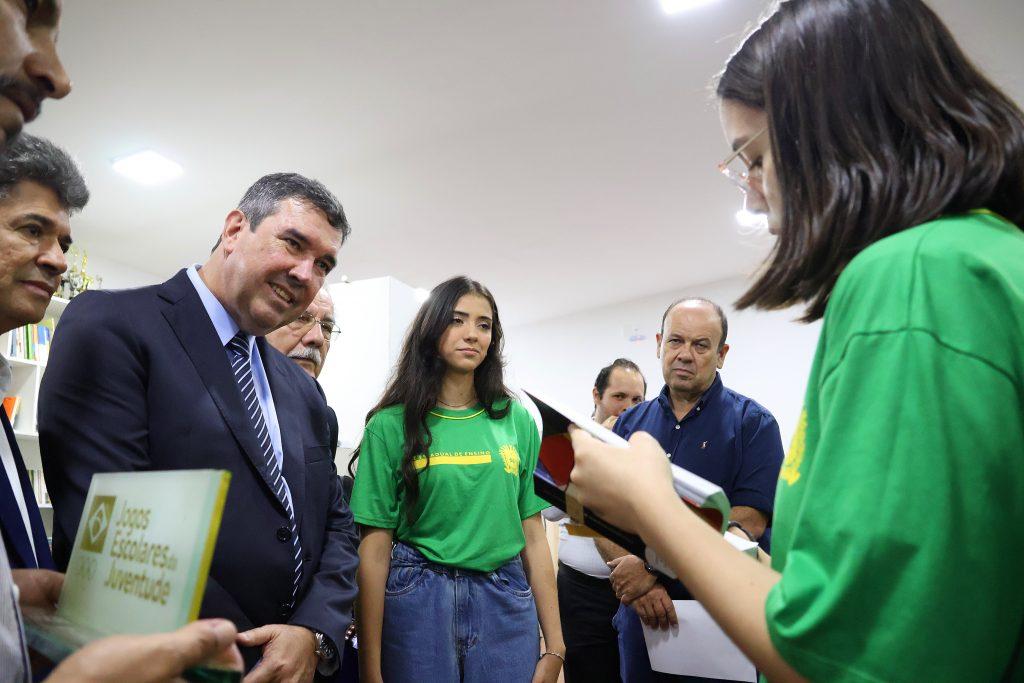 Ex-alunos da rede pública estadual de ensino contam como o estudo transformou suas vidas.