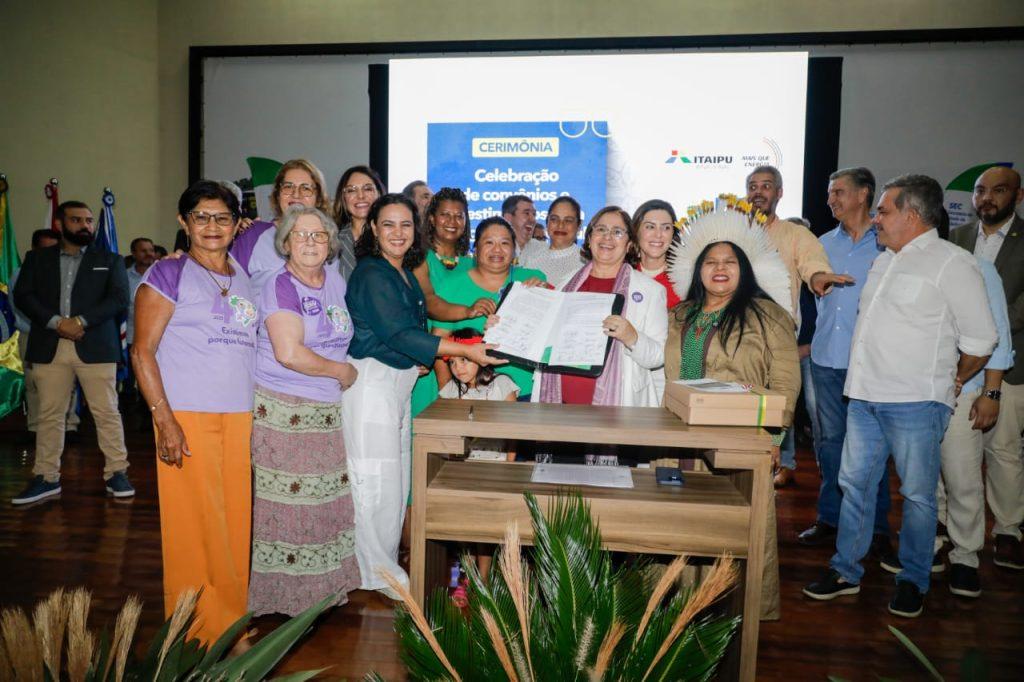 Parceria garante investimentos às comunidades indígenas e ampliação da rede de proteção às mulheres.