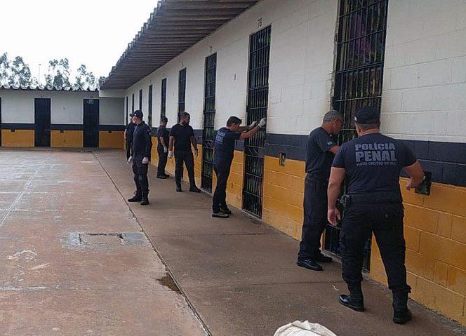 Polícia Penal de MS intensifica combate à comunicação ilícita em presídios em nova fase da Operação Mute. Polícia Penal de MS intensifica combate à comunicação ilícita em presídios em nova fase da Operação Mute.