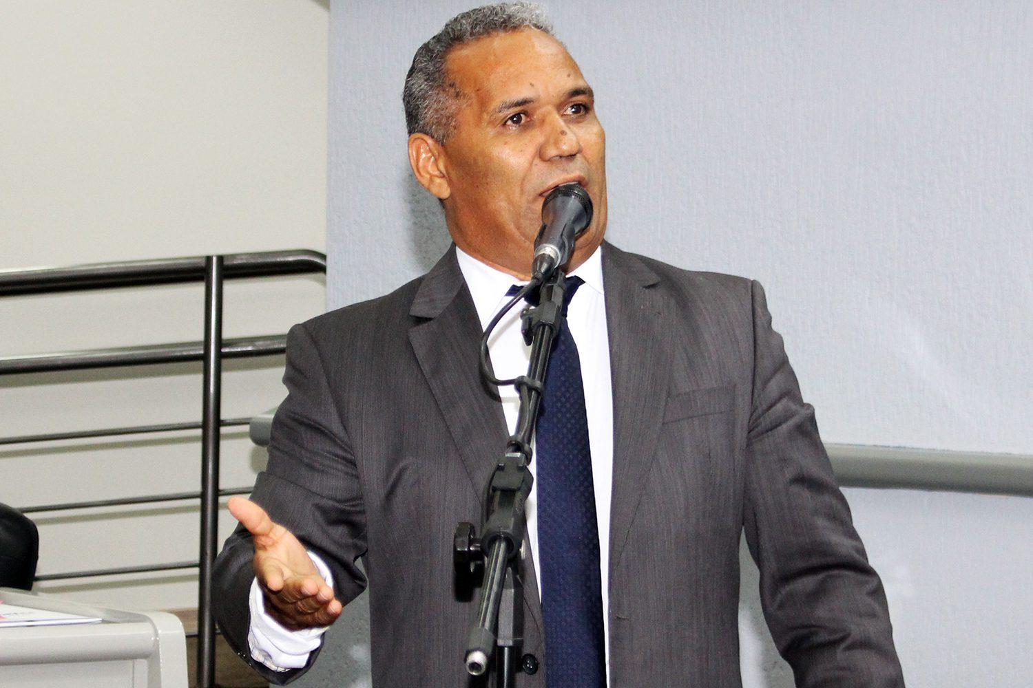 Chiquinho Telles perde eleição e pasta, mas mantém salário de R$ 17 mil. Chiquinho Telles perde eleição e pasta, mas mantém salário de R$ 17 mil.