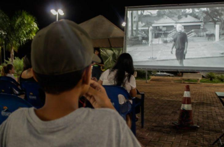 Com apoio do Governo de MS, projeto TransCine leva cinema ao ar livre para Ribas do Rio Pardo. Com apoio do Governo de MS, projeto TransCine leva cinema ao ar livre para Ribas do Rio Pardo.