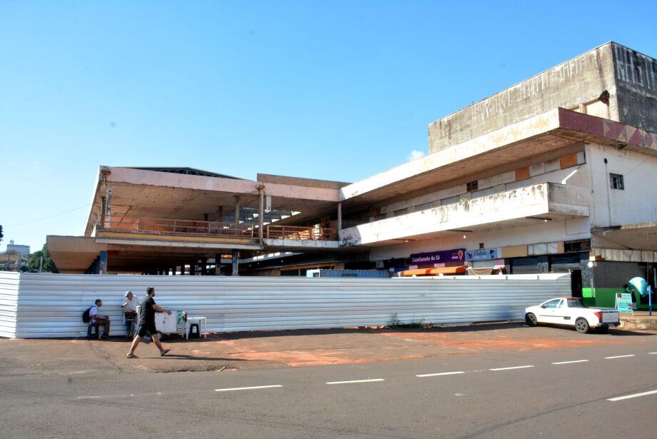 Em reforma há dois anos, antiga rodoviária pode ganhar campanha para atrair clientes. Em reforma há dois anos, antiga rodoviária pode ganhar campanha para atrair clientes.