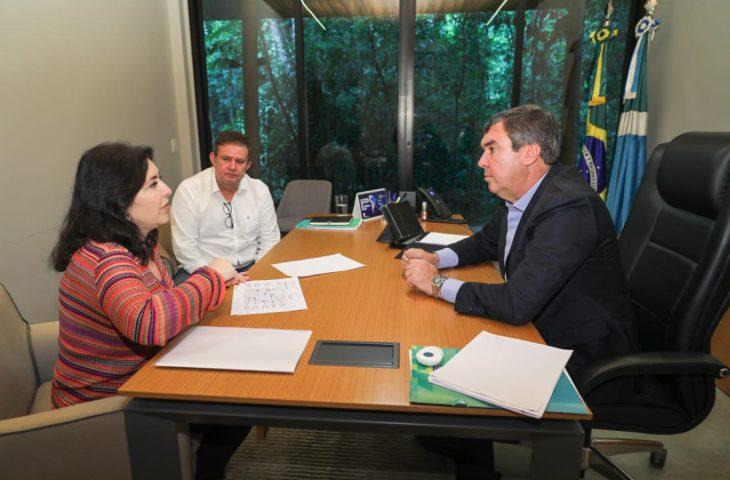 Governo de MS e ministra discutem investimentos e andamento das obras federais no Estado. Governo de MS e ministra discutem investimentos e andamento das obras federais no Estado.