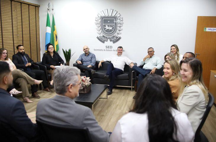 Governador Eduardo Riedel  do Mato Grosso do Sul e IFMS aproximam áreas prioritárias da educação pública para beneficiar estudantes de MS.