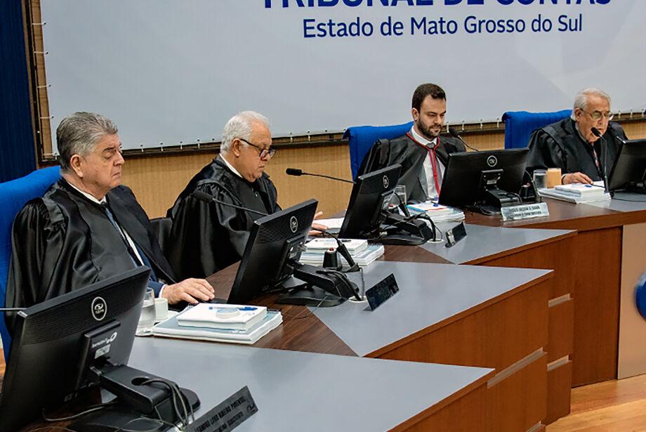 Jerson Domingos garante presidência com afastamento de Osmar Jeronymo.