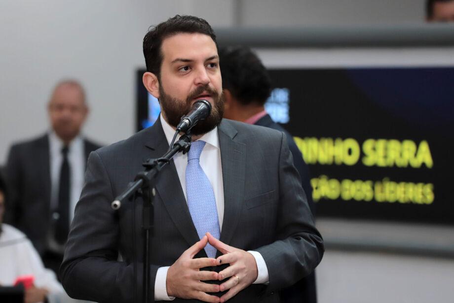 Justiça nega terceiro pedido de Claudinho Serra para tirar tornozeleira em ação por corrupção. Justiça nega terceiro pedido de Claudinho Serra para tirar tornozeleira em ação por corrupção.