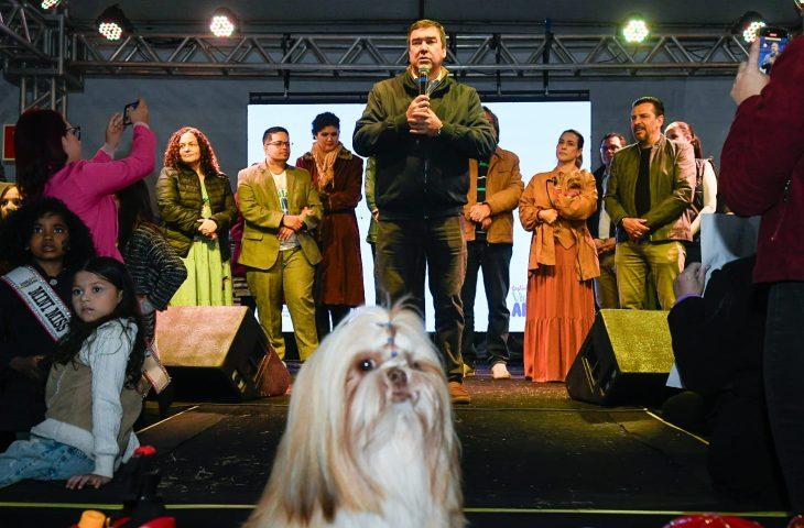 O Governador Eduardo Riedel  lança certificação para protetores de animais e ONGs de Mato Grosso do Sul. O Governador Eduardo Riedel  lança certificação para protetores de animais e ONGs de Mato Grosso do Sul.