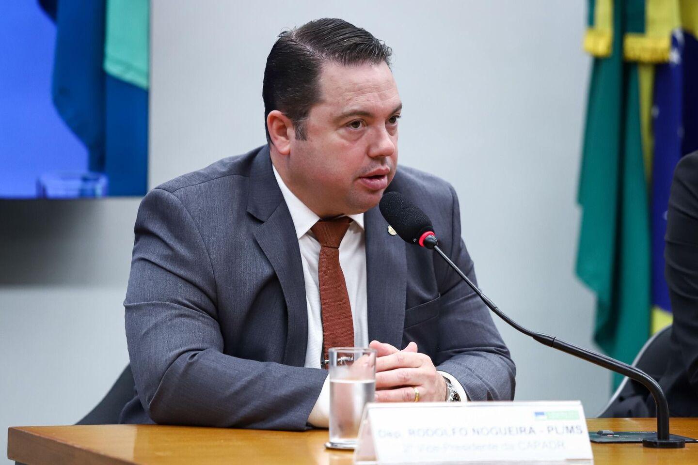Relatado por deputado de MS, projeto que prevê jornada reduzida para PMs e bombeiros avança no Congresso. Relatado por deputado de MS, projeto que prevê jornada reduzida para PMs e bombeiros avança no Congresso.