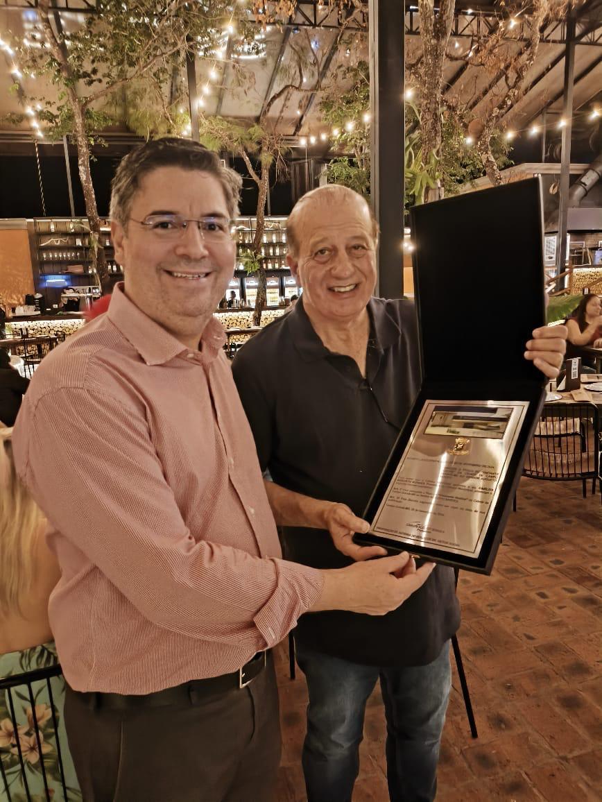 Vereador Dr. Victor Rocha entrega Título de “Visitante Ilustre” ao Ministro Augusto Nardes.