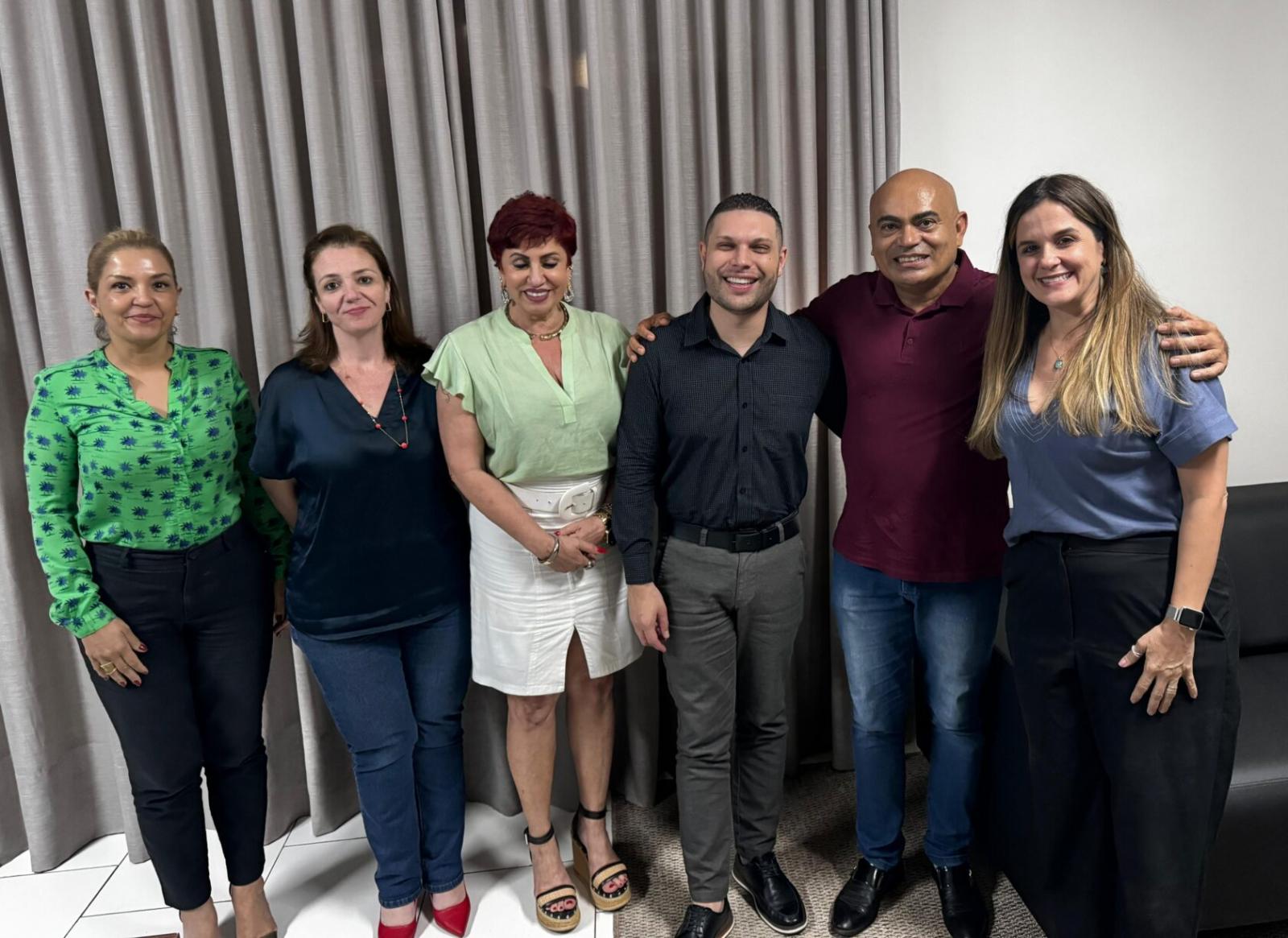 Vereador Ronilço Guerreiro discute execução de projetos com secretário de educação da Capital.