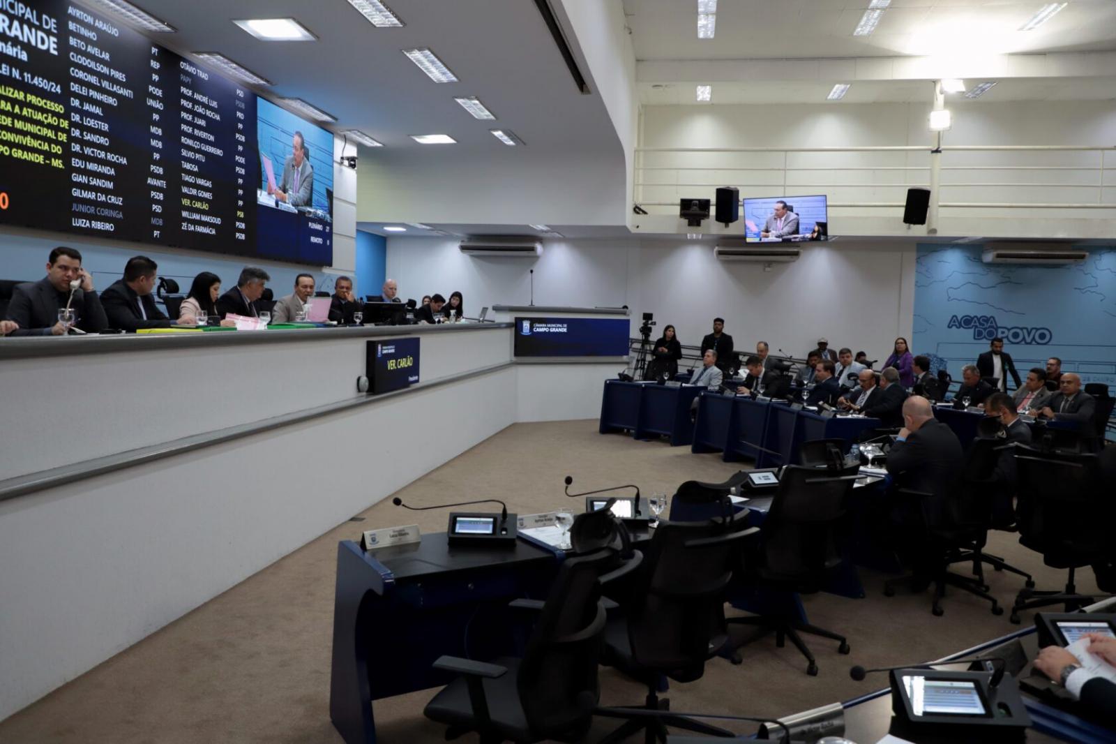 Vereadores analisam dois projetos na sessão desta terça-feira. Vereadores analisam dois projetos na sessão desta terça-feira.