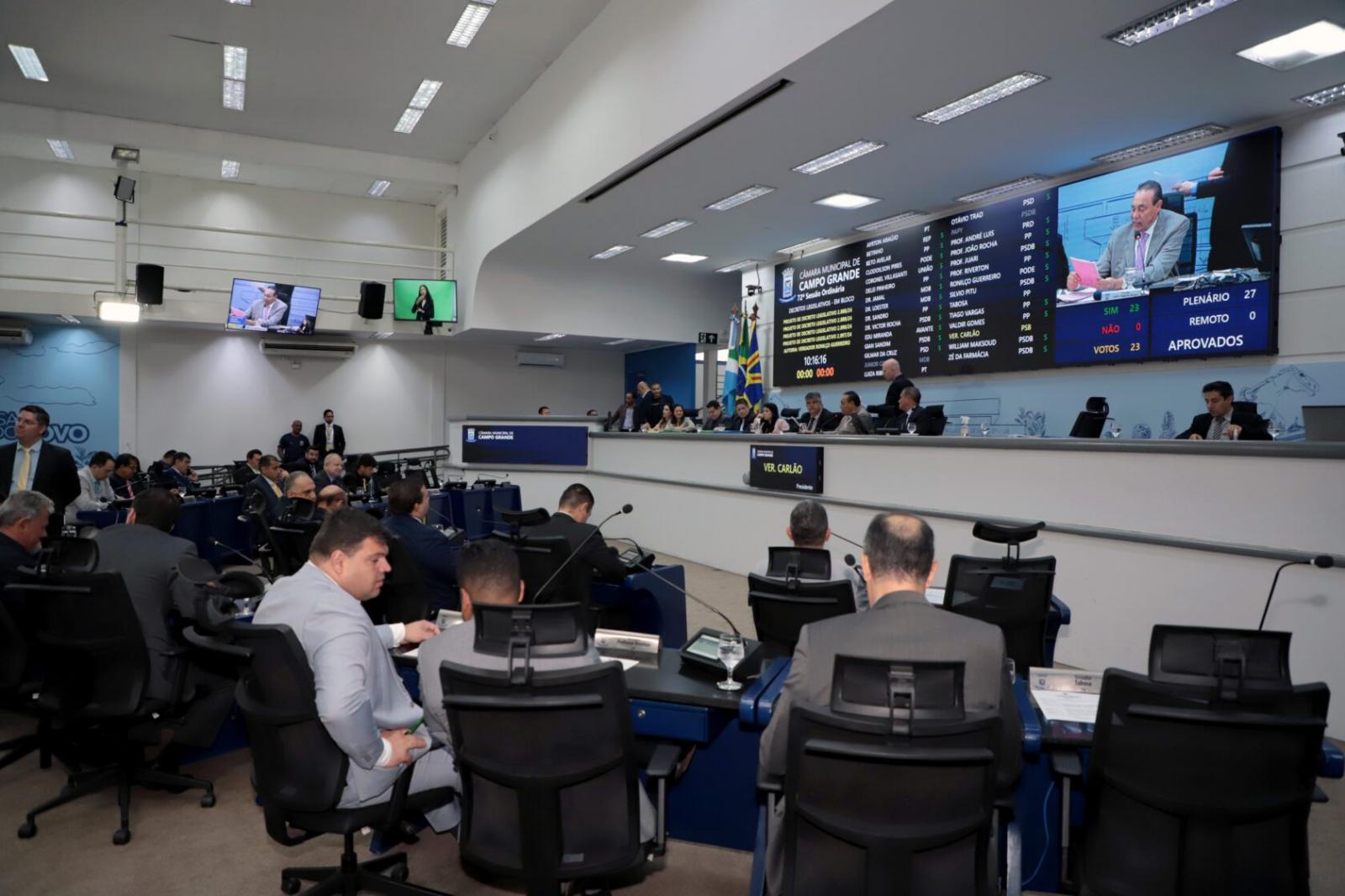 Vereadores aprovam seis projetos e mantêm dois vetos do Poder Executivo.