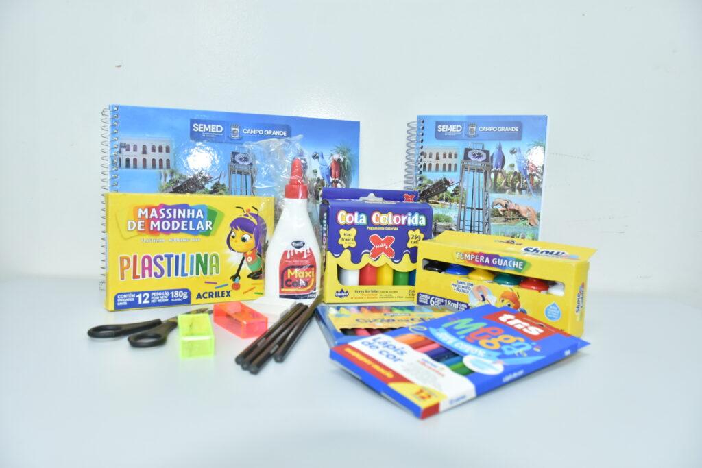 Prefeitura de Campo Grande antecipa entrega de kits escolares para o ano letivo de 2025. Prefeitura de Campo Grande antecipa entrega de kits escolares para o ano letivo de 2025.