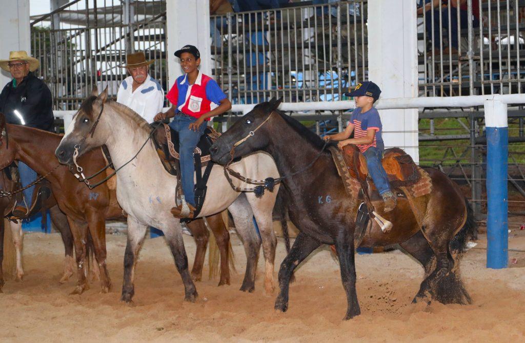 Bota, chapéu e tradição: com apoio do Governo começa a 30ª Copa do Laço em Campo Grande. Bota, chapéu e tradição: com apoio do Governo começa a 30ª Copa do Laço em Campo Grande.
