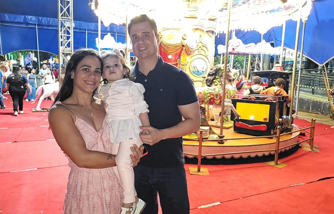 Com Família Rena e Patati Patatá, milhares de pessoas celebram a reabertura da Cidade do Natal.