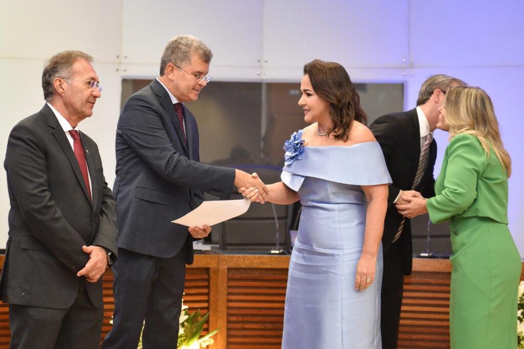 Prefeita Adriane Lopes é diplomada em cerimônia no TRE-MS Prefeita Adriane Lopes é diplomada em cerimônia no TRE-MS