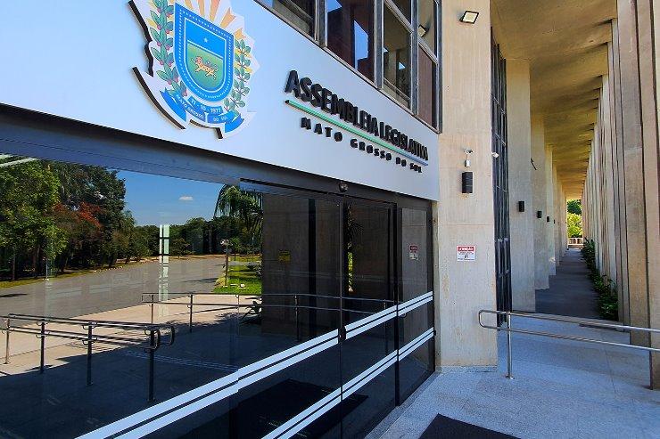 Agenda: Dezembro inicia com lançamento de livro e governador na ALEMS. Agenda: Dezembro inicia com lançamento de livro e governador na ALEMS.