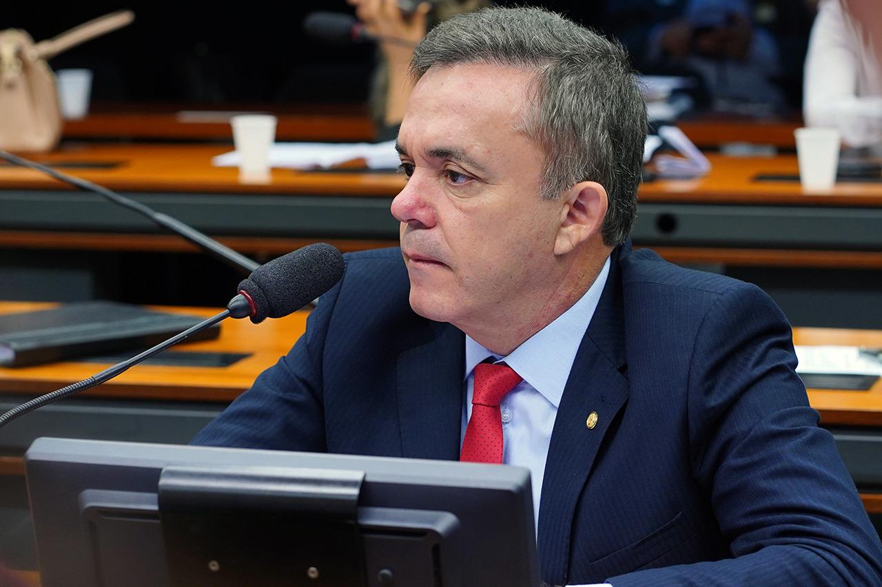 Bancada federal de MS aprova R$ 53 milhões para água nas aldeias, diz Vander Loubet. Bancada federal de MS aprova R$ 53 milhões para água nas aldeias, diz Vander Loubet.