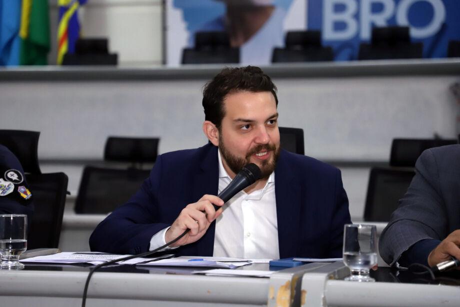 Claudinho Serra desiste de ação para retirar tornozeleira eletrônica. Claudinho Serra desiste de ação para retirar tornozeleira eletrônica.