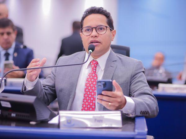 De olho na dengue, Papy pede mais limpeza de áreas públicas.