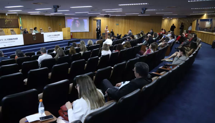 Movimentação de servidores e policiais para evento gera especulações em Campo Grande. Movimentação de servidores e policiais para evento gera especulações em Campo Grande.