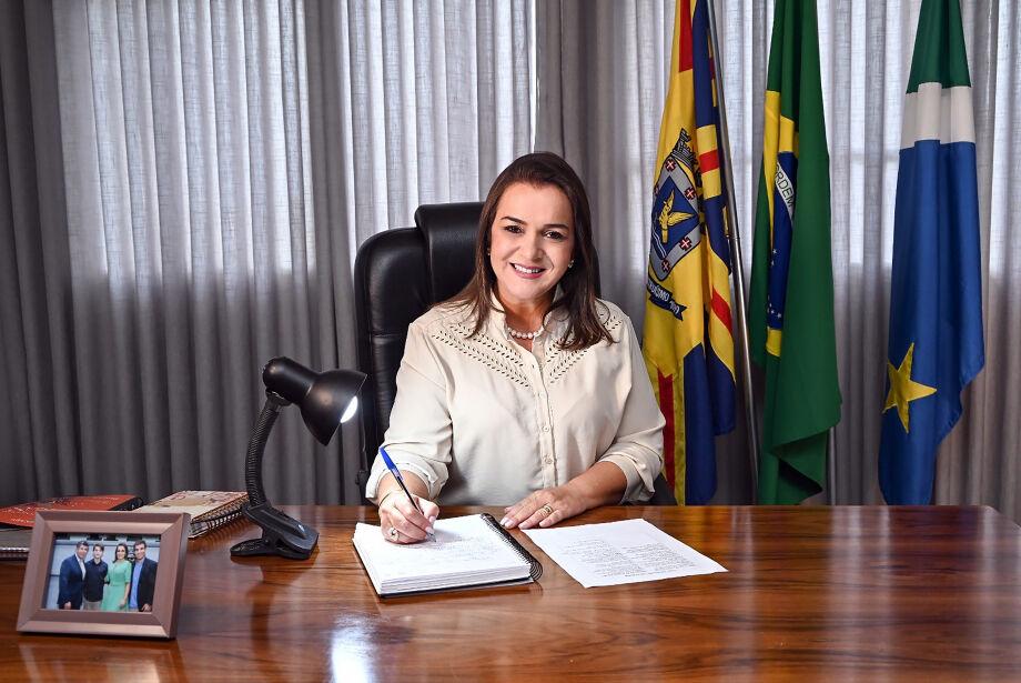 A Prefeita de Campo Grande Adriane Lopes fala um pouco de como vai administrar a capital em 2025, depois de ser reeleita com 222 mil votos, Adriane concedeu uma entrevista ao nosso jornal TOPS DO MS NEWS. A Prefeita de Campo Grande Adriane Lopes fala um pouco de como vai administrar a capital em 2025, depois de ser reeleita com 222 mil votos, Adriane concedeu uma entrevista ao nosso jornal TOPS DO MS NEWS.