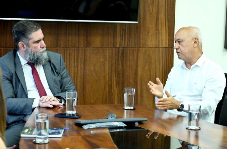 Parceria inédita entre AGEMS e Polícia Federal vai reforçar fiscalização contra transporte ilegal. Parceria inédita entre AGEMS e Polícia Federal vai reforçar fiscalização contra transporte ilegal.