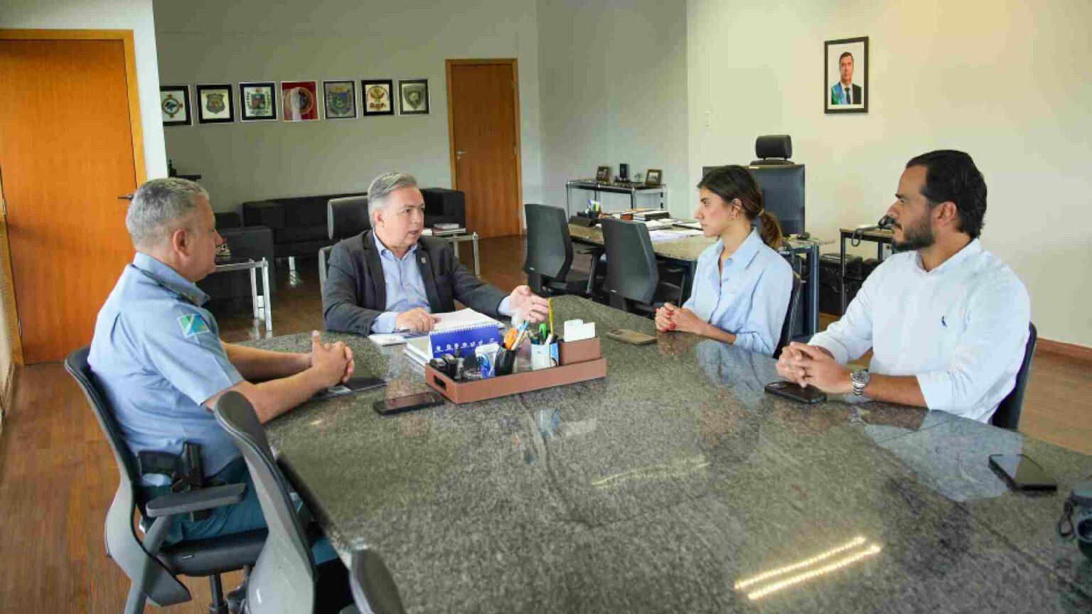 Secretário de Segurança convoca reunião para debater vida noturna na 14 de Julho em Campo Grande. Secretário de Segurança convoca reunião para debater vida noturna na 14 de Julho em Campo Grande.