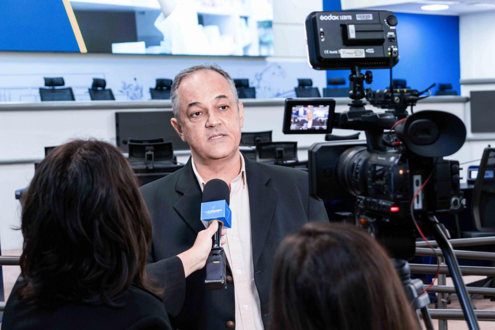 Vereador Prof. André Luis conclui mandato com mais de 200 projetos de lei protocolados em quatro anos.