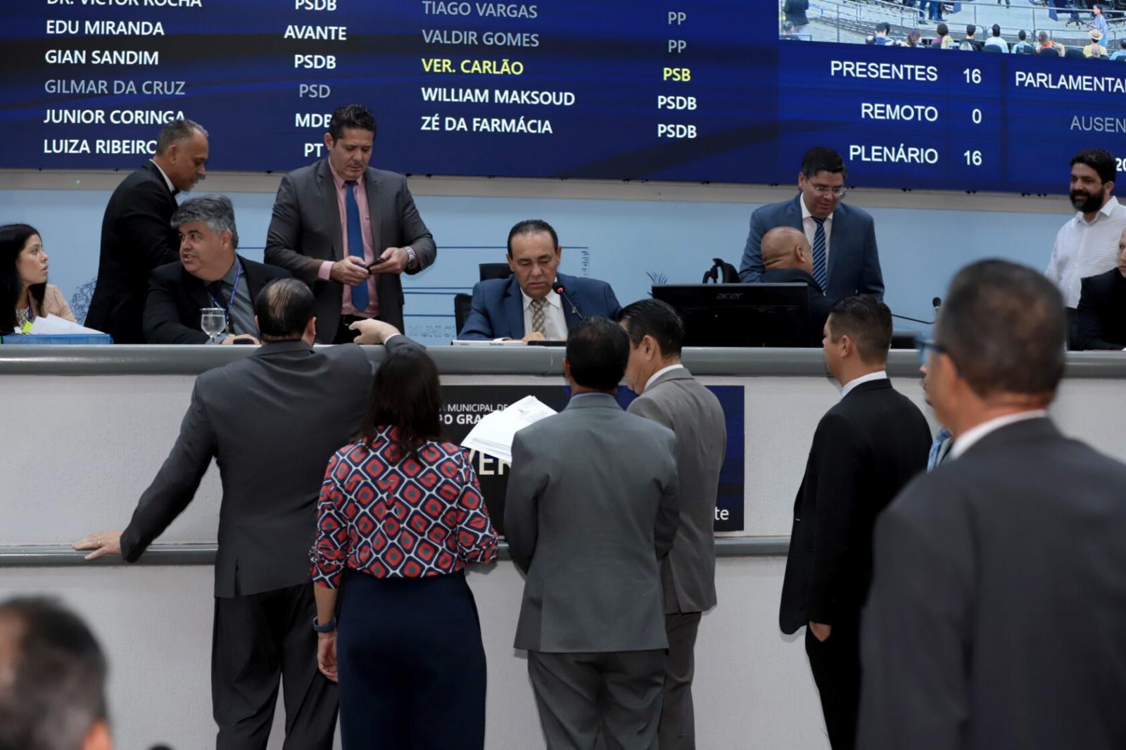 Vereadores votam Lei Orçamentária Anual em duas sessões nesta quinta-feira.