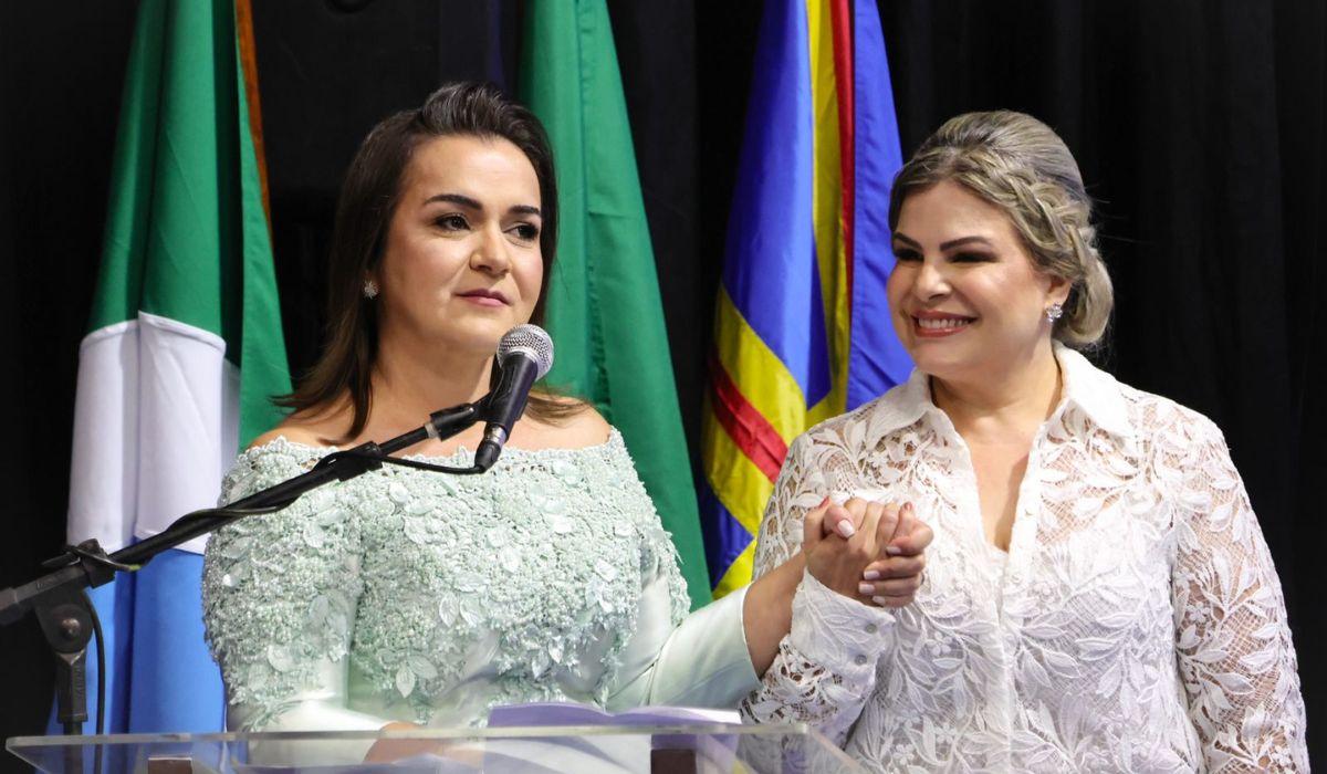 Adriane Lopes chora ao contar luta feminina na política e cita dama de ferro na posse como prefeita de Campo Grande. Adriane Lopes chora ao contar luta feminina na política e cita dama de ferro na posse como prefeita de Campo Grande.