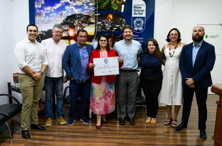 Com boas práticas na área dos direitos humanos, Mato Grosso do Sul renova certificação com o selo MigraCidades. Com boas práticas na área dos direitos humanos, Mato Grosso do Sul renova certificação com o selo MigraCidades.